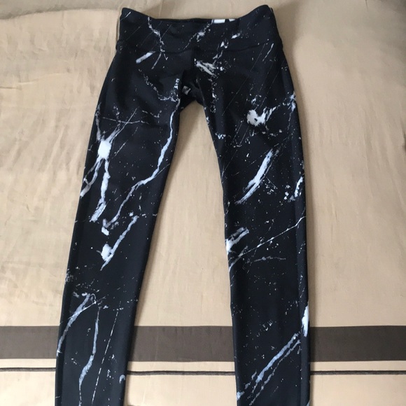 Noli Yoga Pants - Noli marble pattern leggings size M